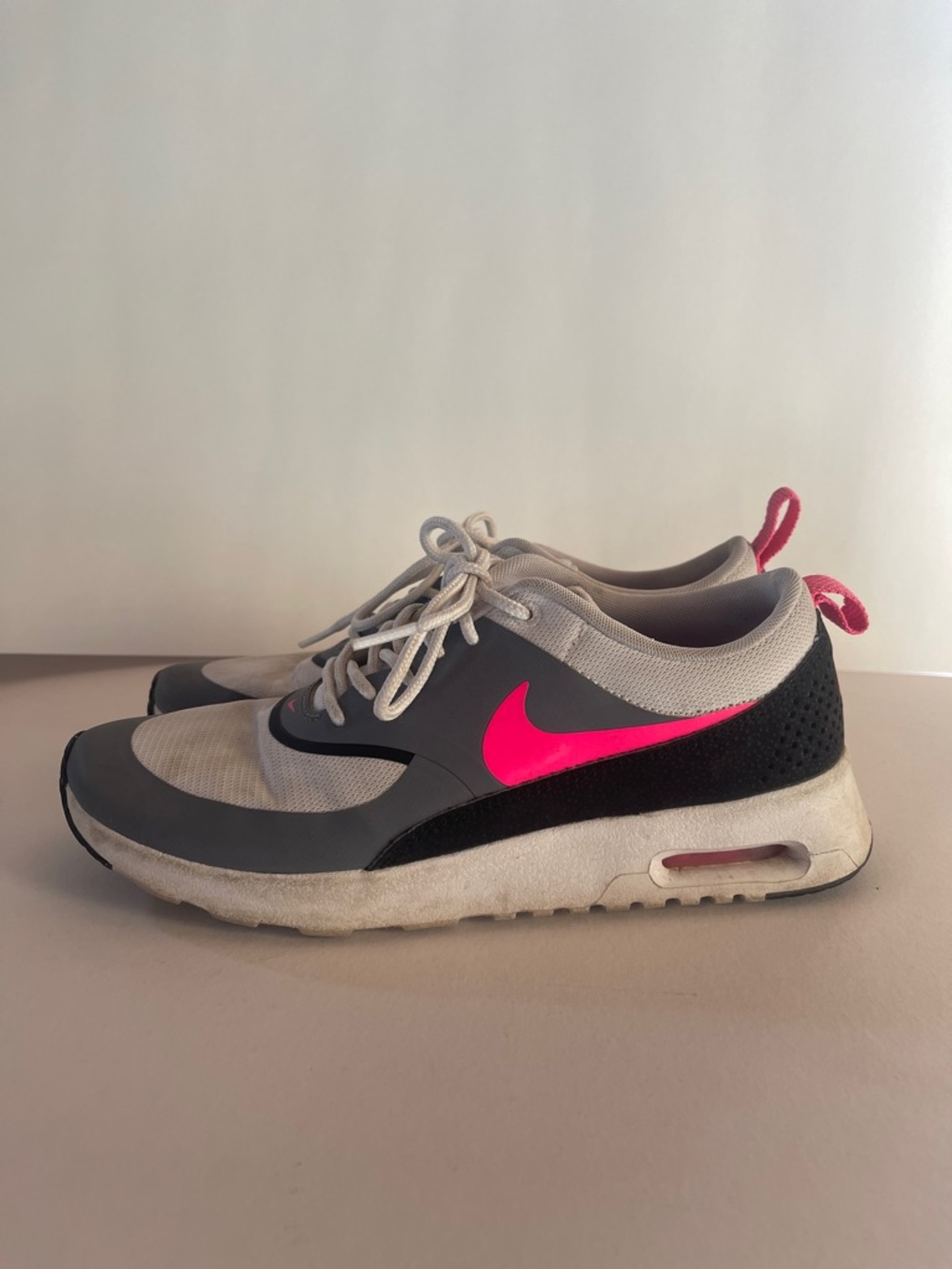 Nike Women's Gray and Hot Pink Low-Top Sneakers